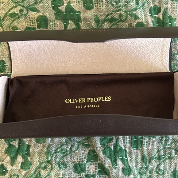 Oliver People’s Eyeglasses Case - Picture 3 of 4